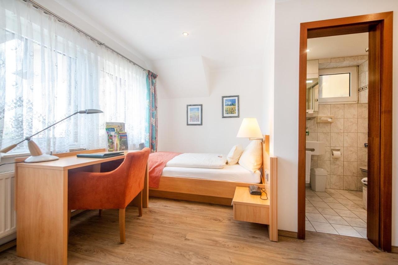 Waldesblick, Hotel-Restaurant Lahr  Стая снимка